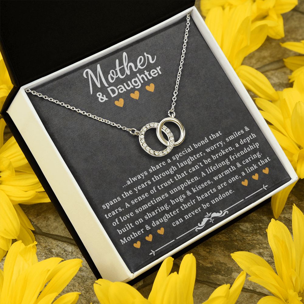 Christmas Gift for Mom: Present, Necklace, Jewelry, Xmas Gift, Holiday Gift, Gift Idea, Mother, Mom Gift, Mother Daughter Gift, 2 Interlocking Circles